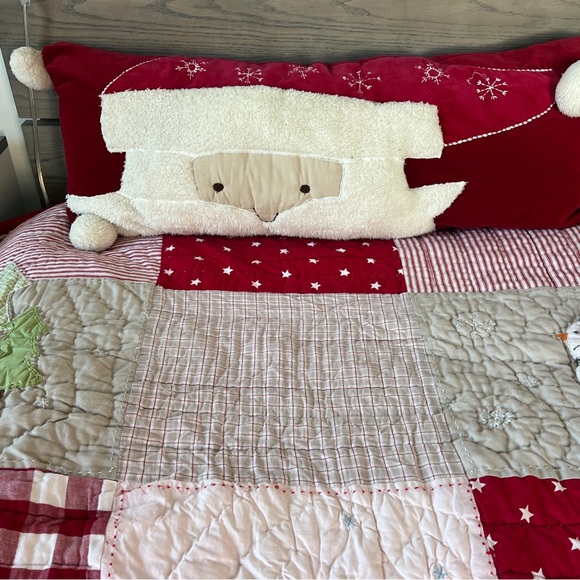 Pottery Barn Kids Heritage Santa Quilt and Pillow Size Twin - Picture 5 of 9